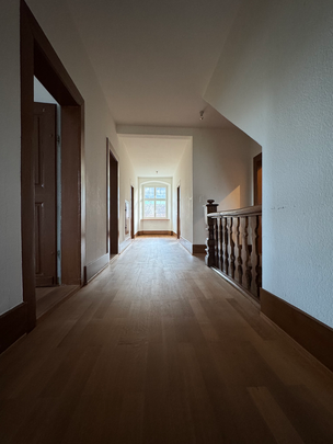 WOHNEN IN EINEM HISTORISCHEN GEBÄUDE MIT GROSSEM GARTEN! - Photo 1