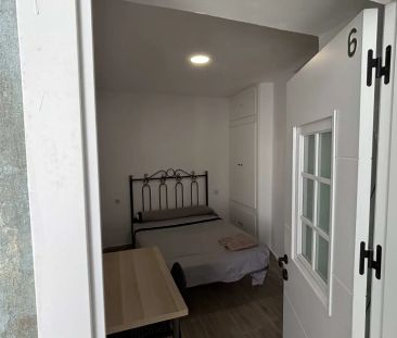 Room in a shared 9-bedroom apartment for rent in Mentidero, all bil... - Photo 6