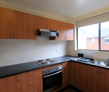 Top Floor Apartment in Prime Kensington Location - Photo 4