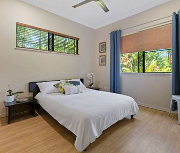 Picturesque Palm Cove Family Home - Photo 2