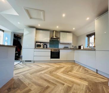 2 bedroom barn conversion to rent - Photo 2