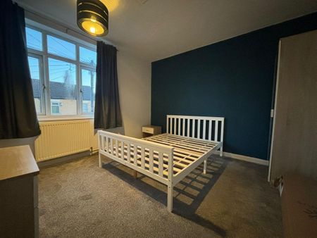 1 bedroom in a house share to rent - Photo 3