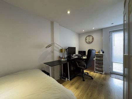 4 bedroom semi-detached house to rent - Photo 5