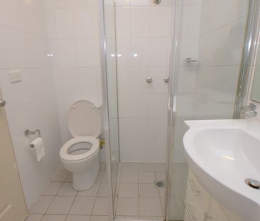 Modern 2 Bed Apartment Living in Merrylands - Photo 2