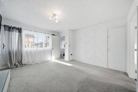 3 bedroom semi-detached house to rent - Photo 3