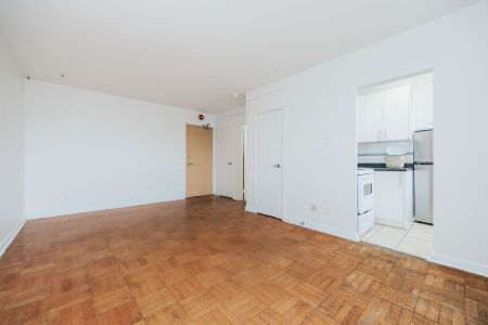 For Lease - 88 Bernard Avenue Unit# 902, Toronto, Ontario - Photo 4