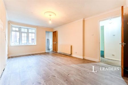 2 bedroom flat to rent - Photo 2