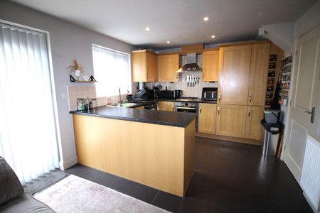 4 bedroom townhouse to rent - Photo 5