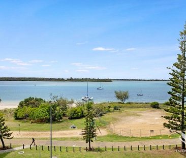 STUNNING BROADWATER VIEWS, MODERN, LIGHT-FILLED APARTMENT - Photo 6