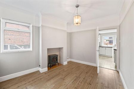 2 bedroom end of terrace house to rent - Photo 2