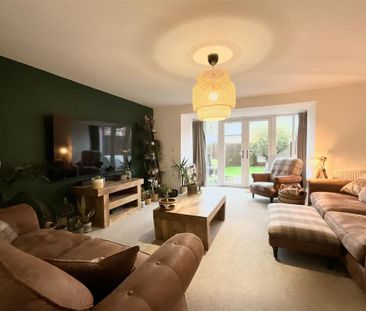 4 bedroom semi-detached house to rent - Photo 1