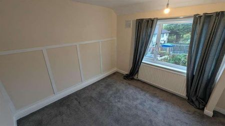 Summer Hall Ing, Wyke, BD12 - Photo 3