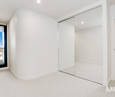 Stylish living in a prime location - Photo 2
