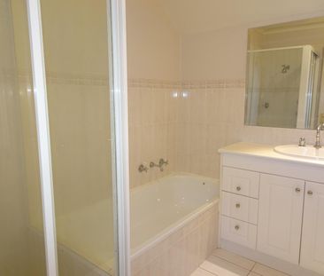 1/32 Gooreen Street, Braddon ACT 2612 - Townhouse For Rent | Domain - Photo 4