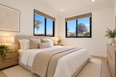 Six-Bedroom Family Home with Flexible Two-Level Layout in Condell Park - Photo 4