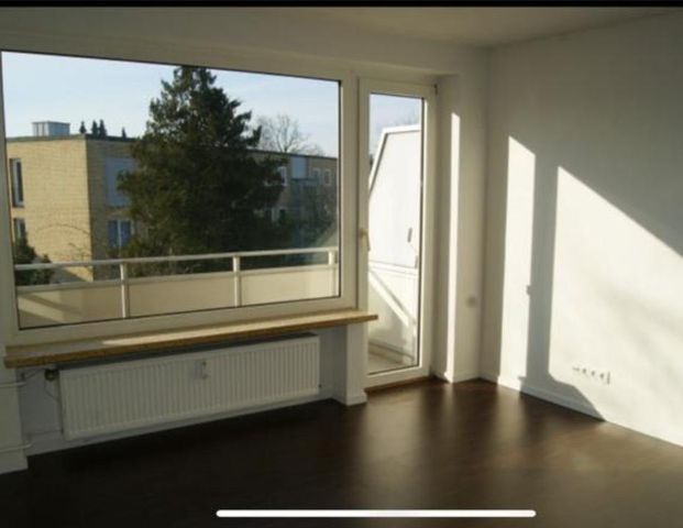 Zentrale 2-Zimmer-Wohnung mit Balkon und Einbauküche in Rellingen - Photo 1