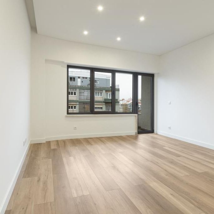 3 Bedroom Apartment with balcony, Restelo, Lisboa - Photo 1