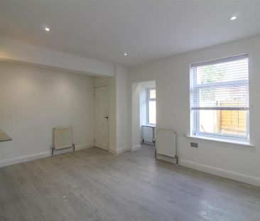 2 bedroom semi-detached house to rent - Photo 2