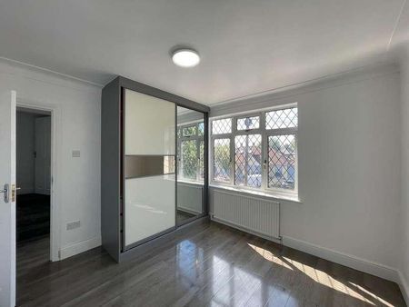 Cranbourne Gardens Ilford, IG6 - Photo 5