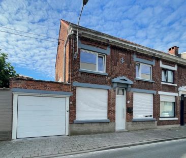 Gerenoveerde halfopen bebouwing met 3 slaapkamers en garage in cent... - Photo 1