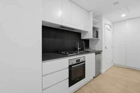 Modern, Light-Filled Studio in Prime Location - Photo 3