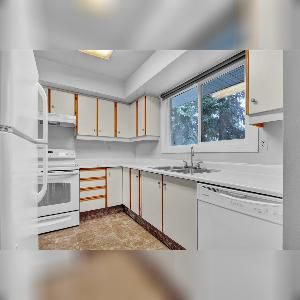 3 Bed 1.5 Bath Townhome South Edmonton Balcony - Photo 4