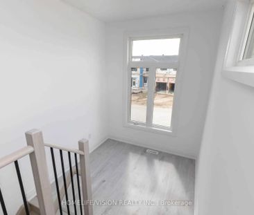 Condo Townhouse For Lease | S9230275 - Photo 1