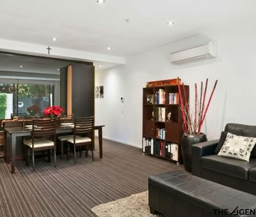 Stylish St Kilda Living with Two Private Courtyards Opposite Albert... - Photo 1