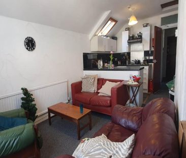3 bedroom flat to rent - Photo 5
