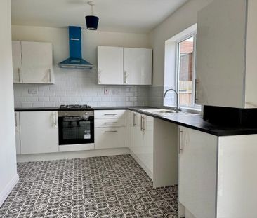 3 bedroom terraced house to rent - Photo 6