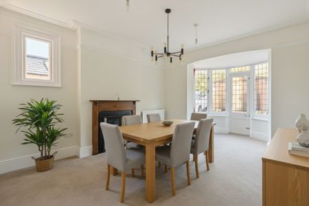 4 bedroom detached house to rent - Photo 4