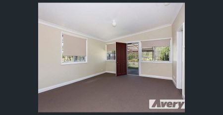 2-Bedroom Cottage with Waterfront Access - Photo 3