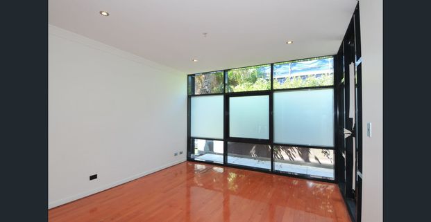 Victoria Garden 3-bedroom + loft stunning apartment - Photo 1