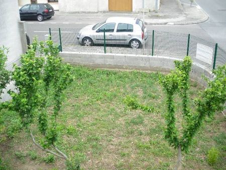 Location Appartement 4 pièces 100m² CARCASSONNE 11000 - Photo 3