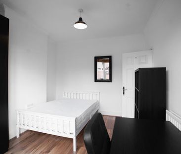 4 bedroom terraced house to rent - Photo 2