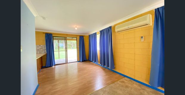 Lowset 3 Bedroom Family Home On 1 Acre - Photo 1