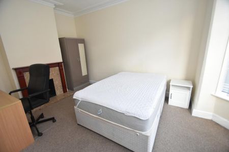 4 bedroom terraced house to rent - Photo 5