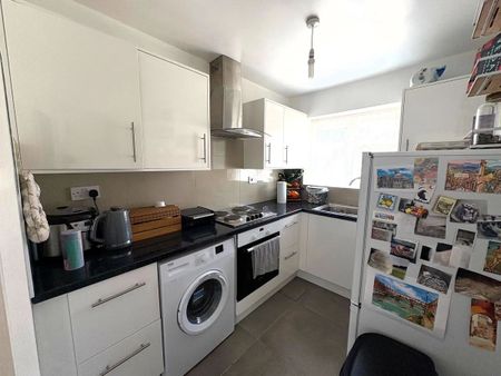 Barnhill Road, Hayes, UB4 9AP - Photo 4