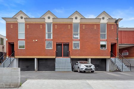 Short Term City 2 Bed Apartment With Garage - Photo 3