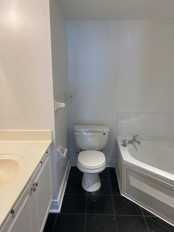 For Lease - 1 Rean Drive Unit# Th 11, Toronto, Ontario - Photo 4