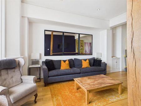 3 bedroom flat to rent - Photo 2