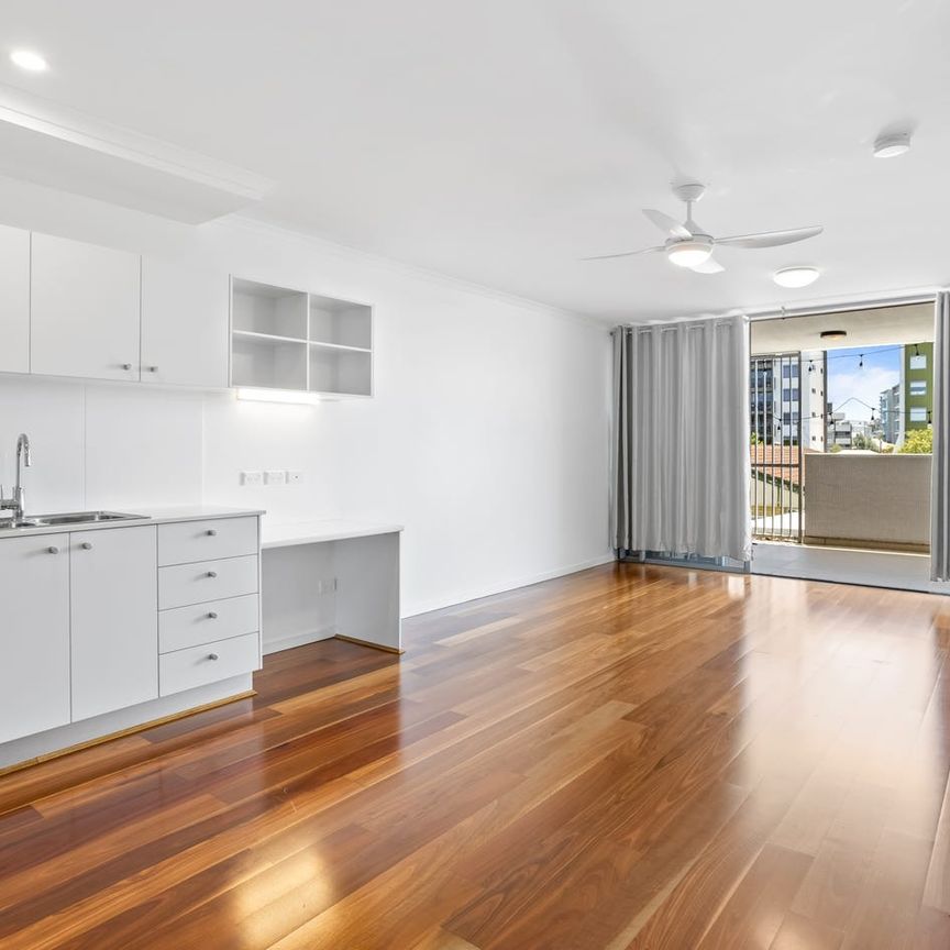 Modern Living in the Heart of Chermside! - Photo 1