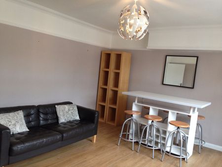 2 Bed Flat, Severus Road, SW11 - Photo 2