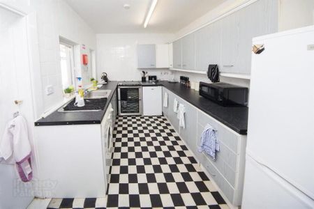 Room 1, 4 Candahar Street, Belfast, BT7 3AQ - Photo 5