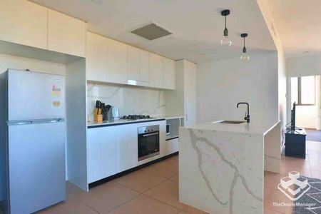 LUXURY APARTMENT IN THE HEART OF TRENDY TOOWONG - Photo 2