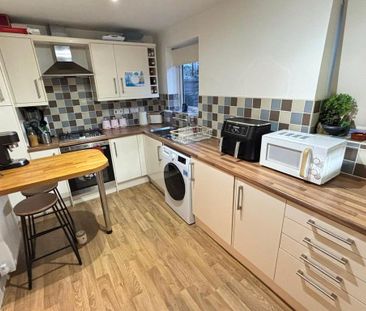 2 bedroom semi-detached house to rent - Photo 6