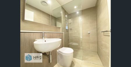 Gorgeous Ground Floor 2-Bedroom Apartment with Expansive Terrace in the Heart of Zetland! - Photo 4