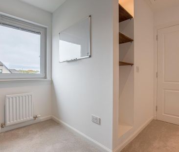 4 bedroom detached house to rent - Photo 5