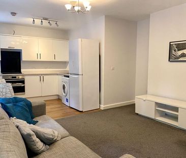 2 bedroom flat to rent - Photo 2