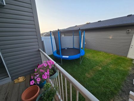 Two-storey 3-Bedroom townhome for rent in Brighton! - Photo 4